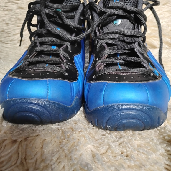 Men's Nike  Black and Blue Sneakers - Picture 5 of 10